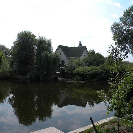 Guest House Dacha Kyiv Exterior photo