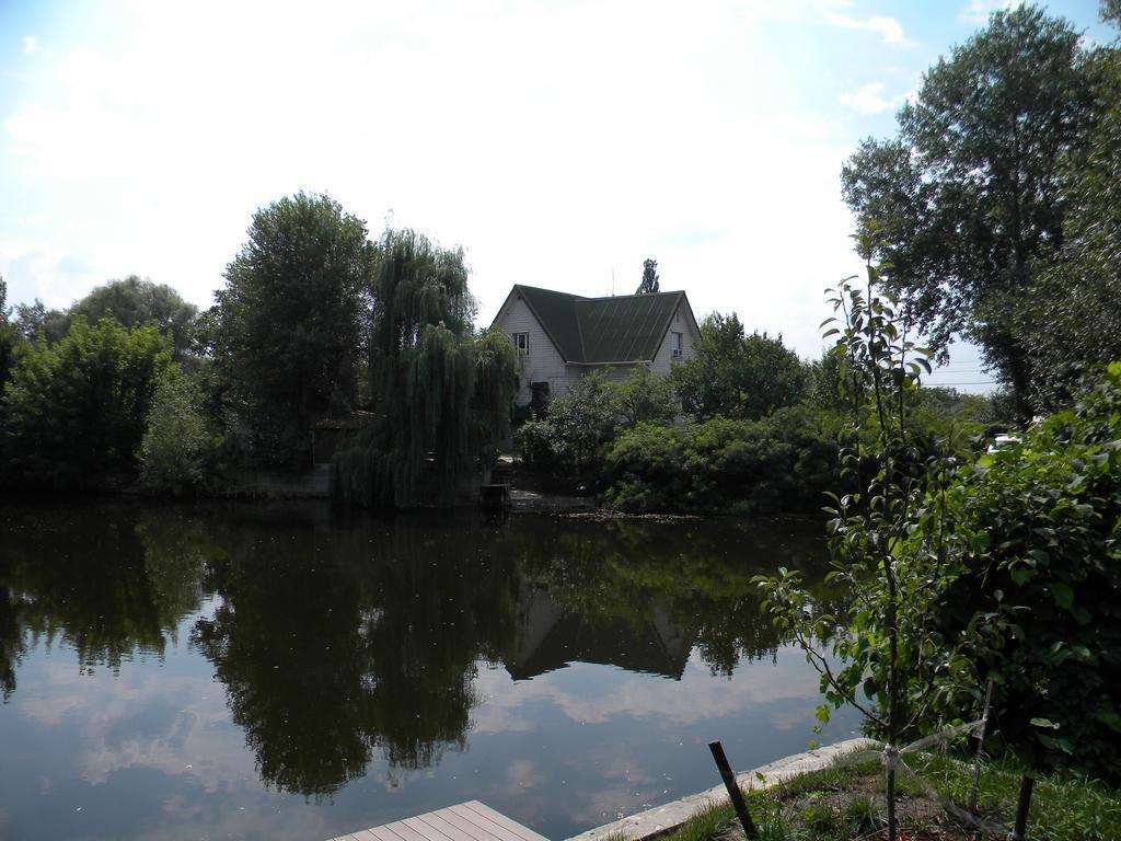 Guest House Dacha Kyiv Exterior photo