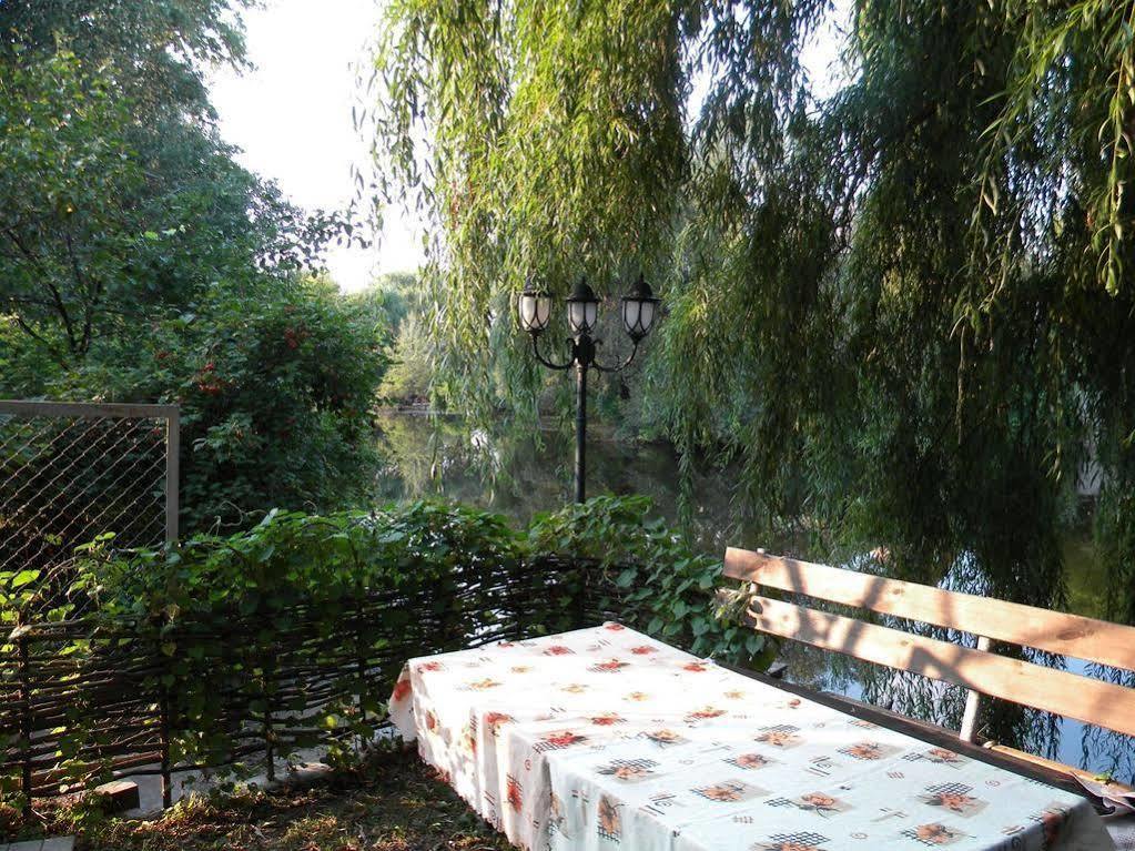 Guest House Dacha Kyiv Exterior photo