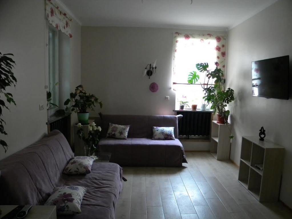 Guest House Dacha Kyiv Exterior photo